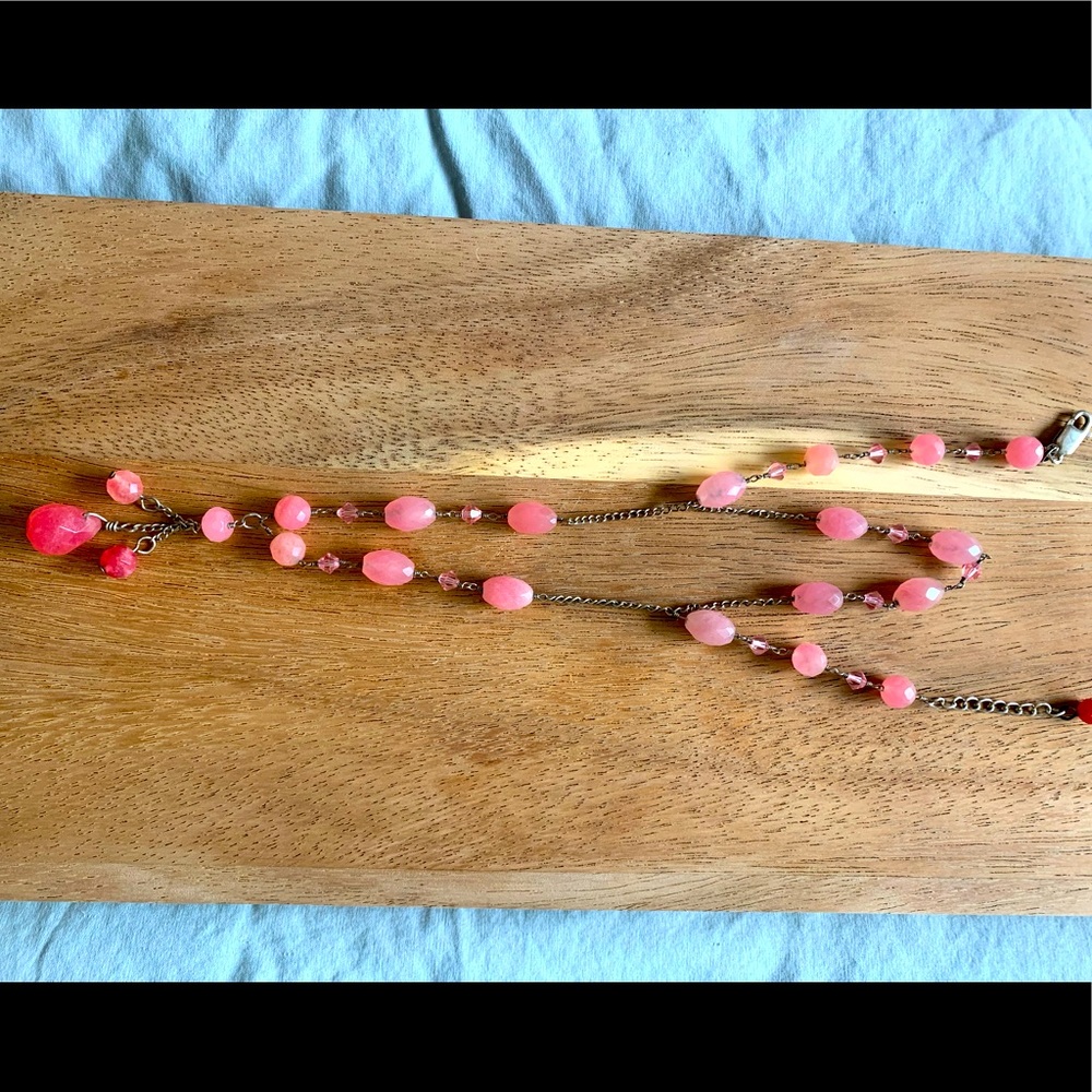 Necklace with pretty stones and beads in rose & pink.